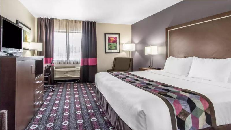 Holiday Inn Express & Suites Tulsa East - Catoosa By Ihg Exterior foto
